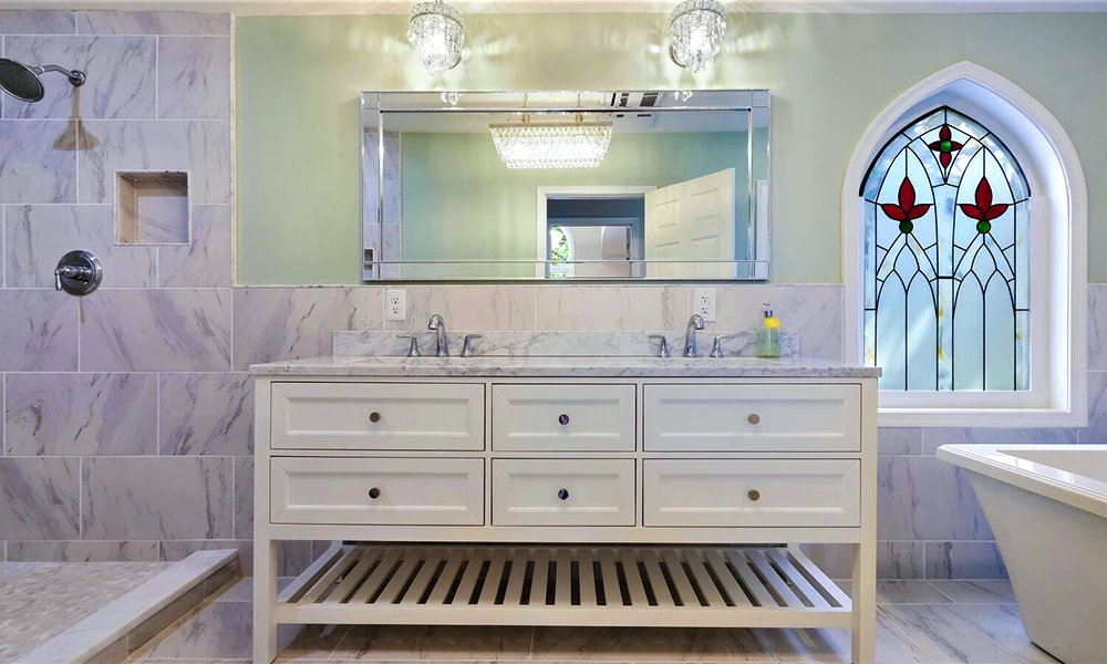 Image of a master bathroom designed and installed by Tucson Cabinets & Stoneworks